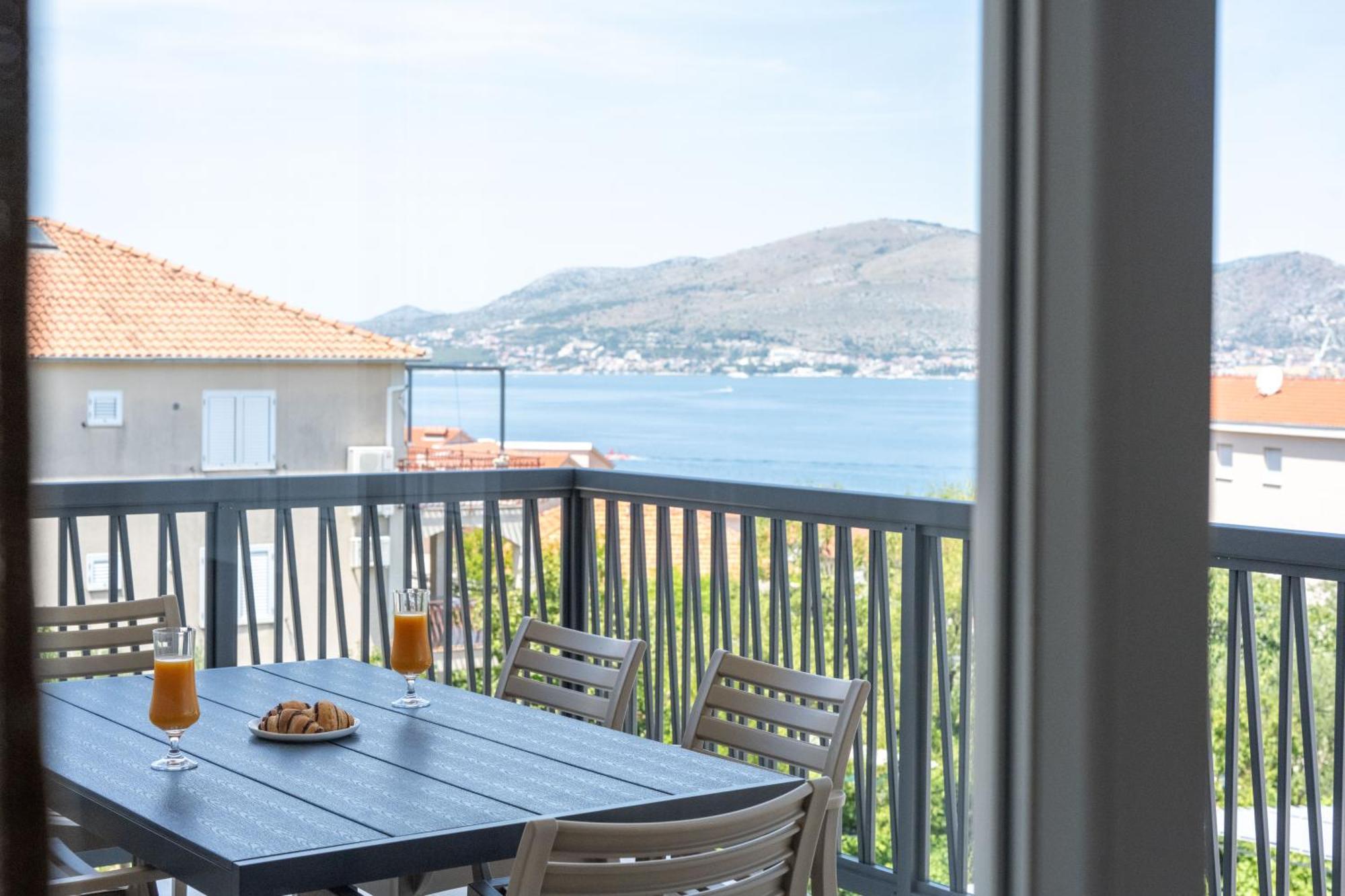 Lush Suites Trogir Buitenkant foto